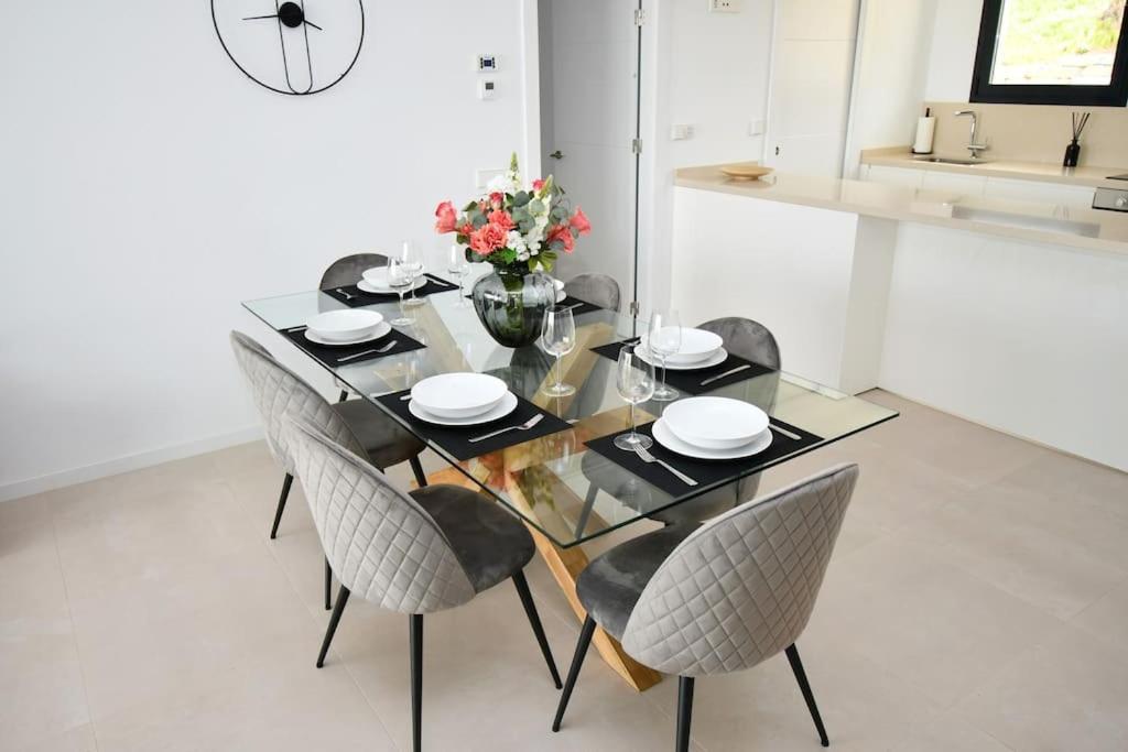Casa Kerr - Luxury Apt - Sleeps 9 - Los Boliches Apartment มาลากา ภายนอก รูปภาพ