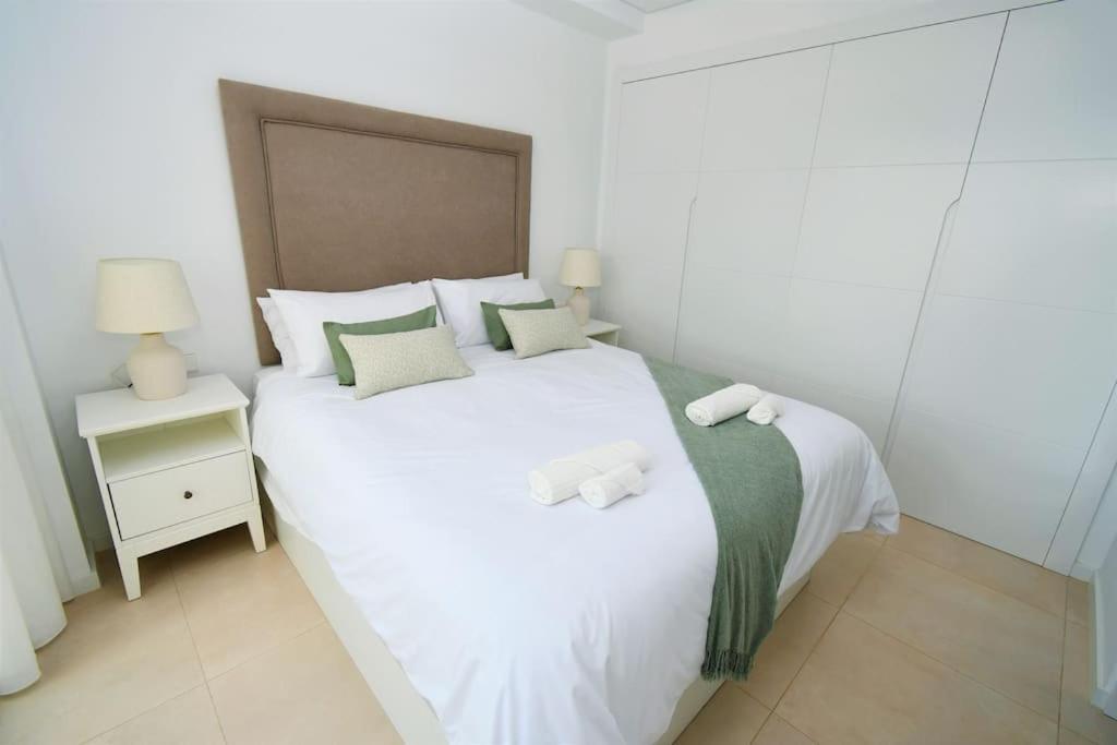 Casa Kerr - Luxury Apt - Sleeps 9 - Los Boliches Apartment มาลากา ภายนอก รูปภาพ