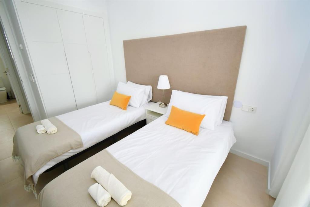 Casa Kerr - Luxury Apt - Sleeps 9 - Los Boliches Apartment มาลากา ภายนอก รูปภาพ