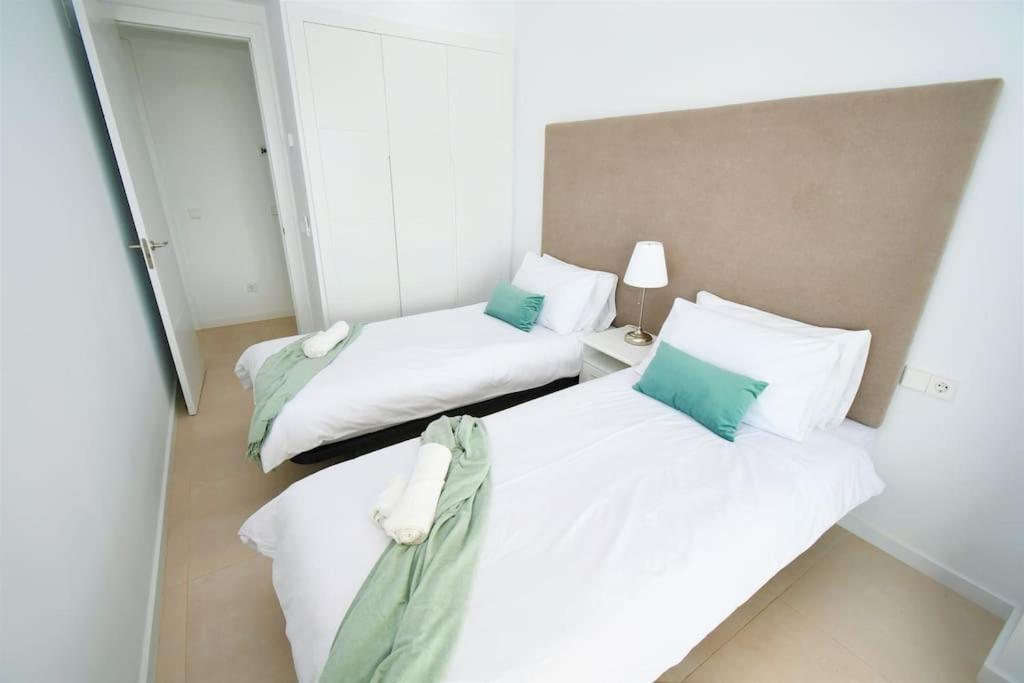 Casa Kerr - Luxury Apt - Sleeps 9 - Los Boliches Apartment มาลากา ภายนอก รูปภาพ