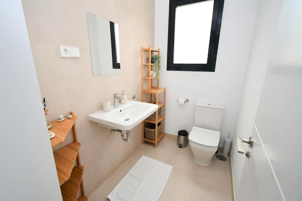Casa Kerr - Luxury Apt - Sleeps 9 - Los Boliches Apartment มาลากา ภายนอก รูปภาพ