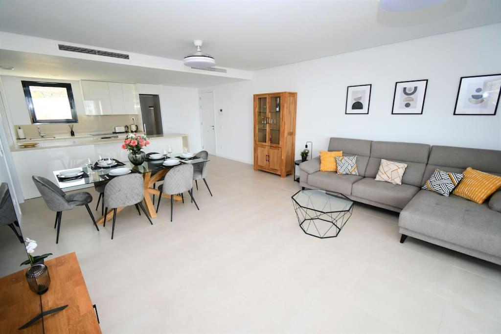 Casa Kerr - Luxury Apt - Sleeps 9 - Los Boliches Apartment มาลากา ภายนอก รูปภาพ