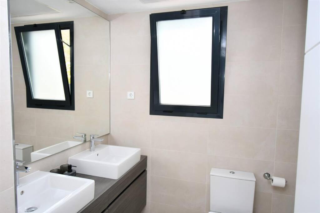Casa Kerr - Luxury Apt - Sleeps 9 - Los Boliches Apartment มาลากา ภายนอก รูปภาพ